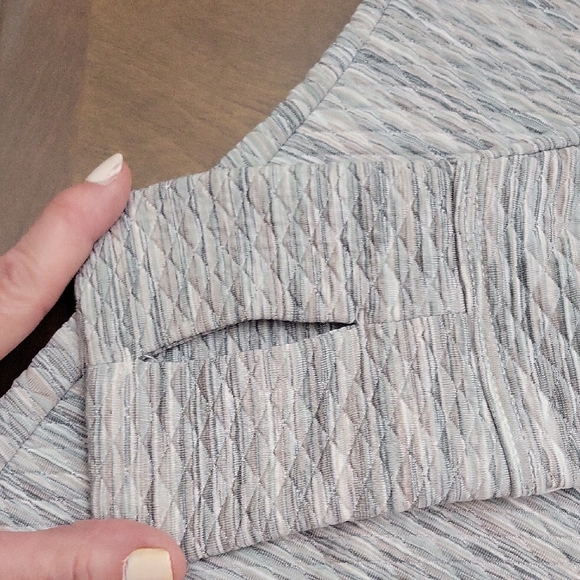 Athleta Gray and White Long Sleeve Top - Picture 5 of 10